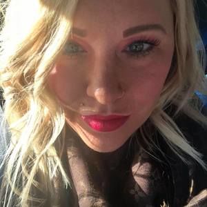 Meet your Posher, Caitlin